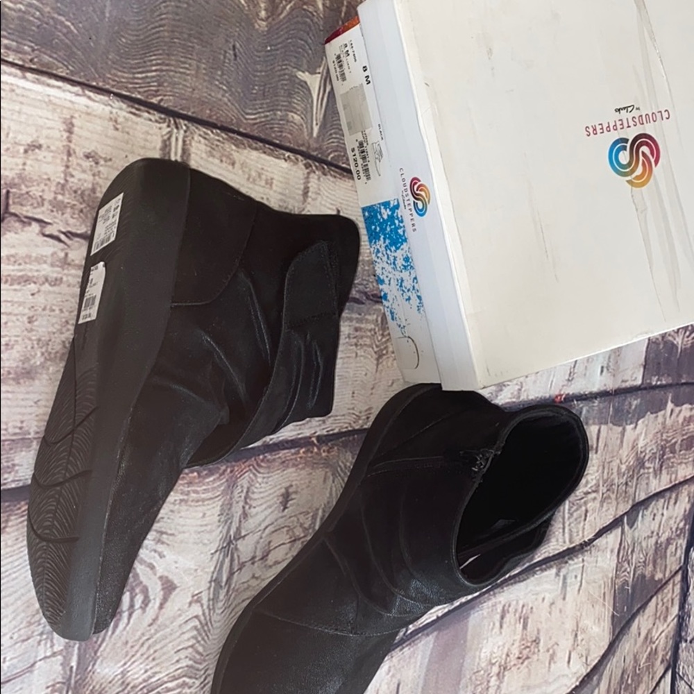 Cloudsteppers Clark’s 8 NEW black retails $120